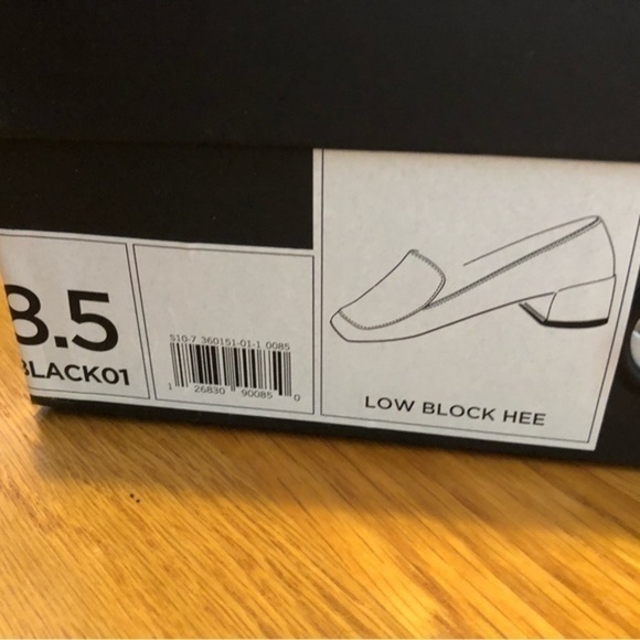 BANANA REPUBLIC low block heel suede black size 8.5 - Picture 3 of 4